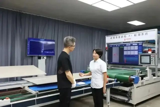 央視財經&朱廣權超“權”解構會思考的“新”工廠.jpg