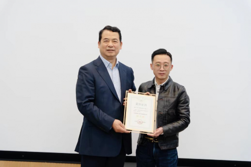 榮耀加冕&mdash;&mdash;紅利地板摘得中國地板行業環保健康品質金山獎