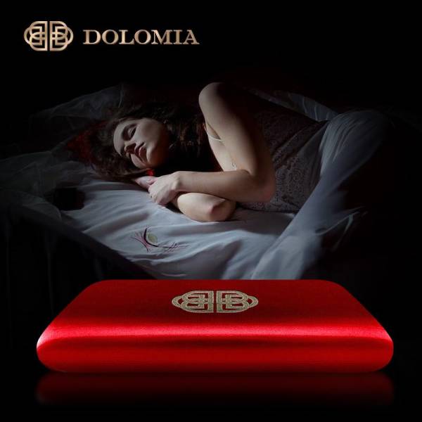 奢侈睡眠枕中的一員DOLOMIA，不斷升級材質實力，在高級制枕領域更勝一籌