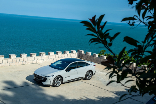 帶你滿電出行 長(zhǎng)安馬自達(dá)MAZDA EZ-6全場(chǎng)景開(kāi)放道路試駕